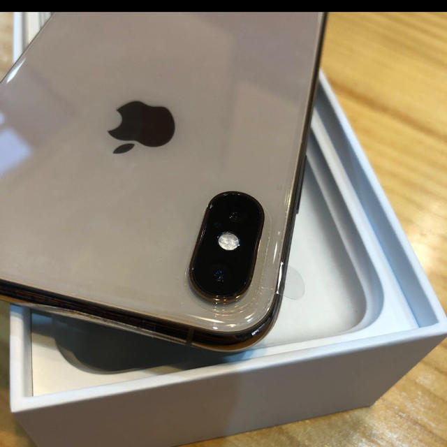 Apple(アップル)のiPhone XS ゴールド 256 新品未使用 simフリー スマホ/家電/カメラのスマートフォン/携帯電話(スマートフォン本体)の商品写真