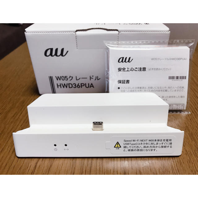 au(エーユー)のWiMAX2+ Speed Wi-Fi NEXT W05クレードル スマホ/家電/カメラのPC/タブレット(PC周辺機器)の商品写真