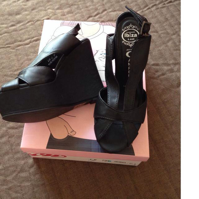 人気新番 JEFFREY CAMPBELL - 未使用ウェッジサンダルの通販 by ゆき's 【2022 ジェフリーキャンベルのウェッジサンダル サンダル