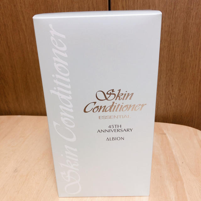 ALBION(アルビオン)のアルビオン45th アニバーサリー コフレ スキンコンデイショナー サンプル付き コスメ/美容のスキンケア/基礎化粧品(化粧水/ローション)の商品写真
