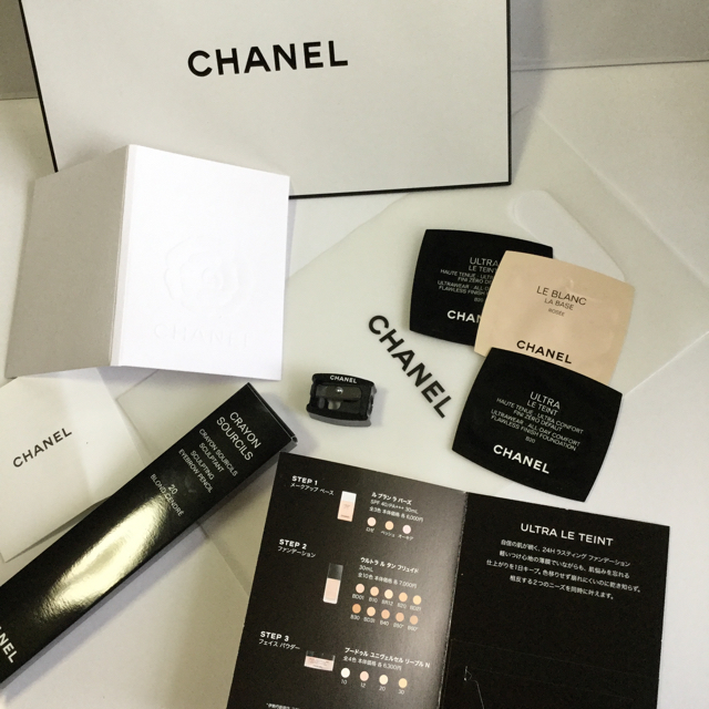 CHANEL(シャネル)の【CHANEL】ファンデ＋下地サンプルセット+シャープナー+メッセージカード コスメ/美容のベースメイク/化粧品(ファンデーション)の商品写真