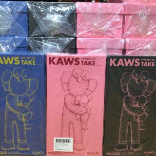 メディコムトイ(MEDICOM TOY)の新品未使用 KAWS TAKE 3色セット PINK/BLACK/BLUE(フィギュア)