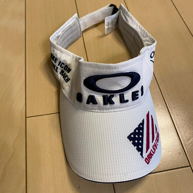 Oakley(オークリー)のサンバイザー スポーツ/アウトドアのゴルフ(ウエア)の商品写真