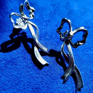 ティファニー(Tiffany & Co.)のLong Ribbon  Dangle Bow Pierce(ピアス)