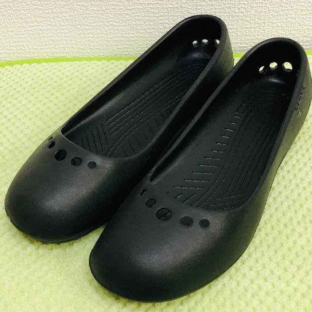 crocs(クロックス)のクロックス オフィスパンプス ブラック 夏シューズ  シンプル レディースの靴/シューズ(ハイヒール/パンプス)の商品写真