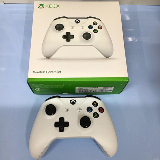 Xbox(エックスボックス)のXboxコントローラー(箱付) エンタメ/ホビーのゲームソフト/ゲーム機本体(家庭用ゲーム機本体)の商品写真