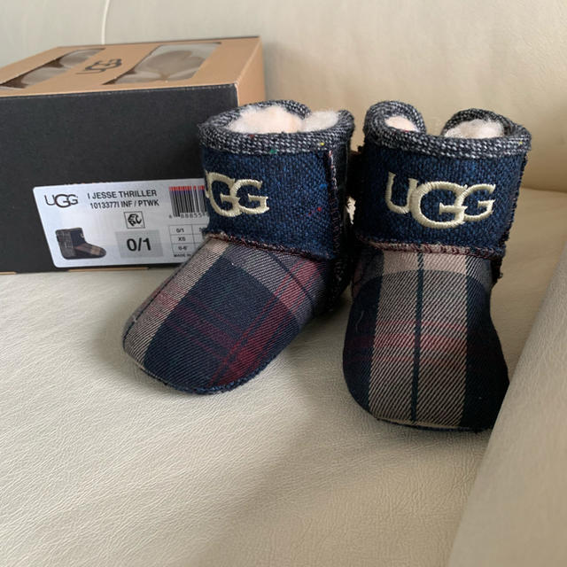 UGG(アグ)の【新品】UGG baby ムートンブーツ ブーツ キッズ/ベビー/マタニティのベビー靴/シューズ(~14cm)(ブーツ)の商品写真