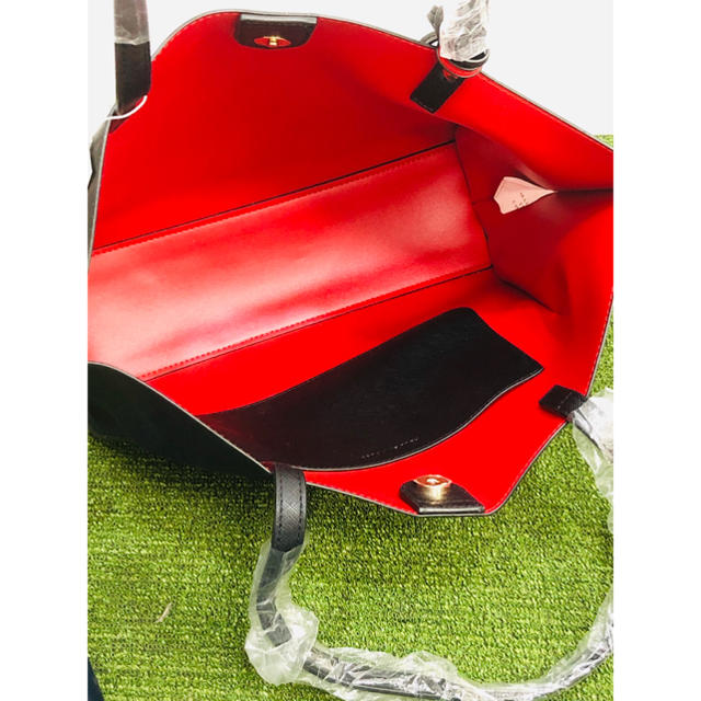 AZUL by moussy(アズールバイマウジー)の新品 AZUL ブラック×レッド 強烈可愛い キレイめトートバッグ オフィス レディースのバッグ(トートバッグ)の商品写真