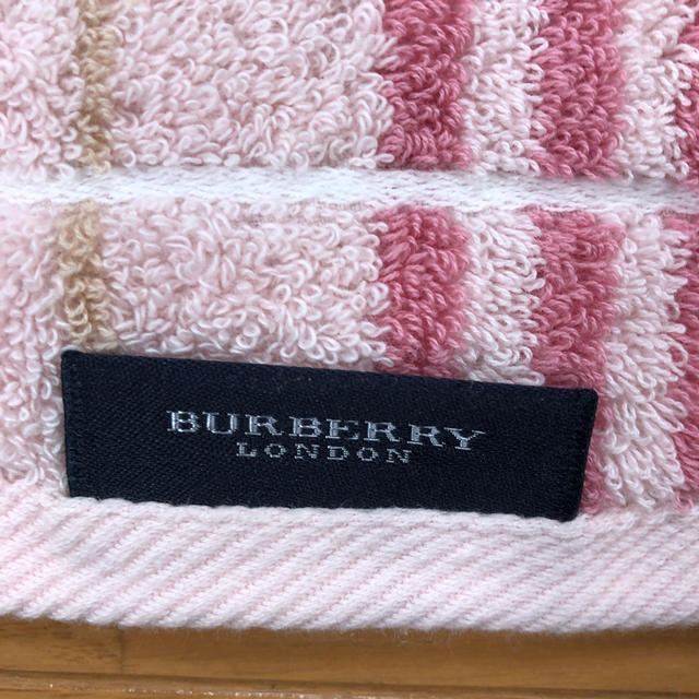 BURBERRY(バーバリー)のBURBERRY ハンドタオル インテリア/住まい/日用品の日用品/生活雑貨/旅行(タオル/バス用品)の商品写真