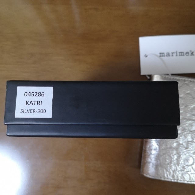 marimekko(マリメッコ)の新品　マリメッコ　二つ折り財布 レディースのファッション小物(財布)の商品写真
