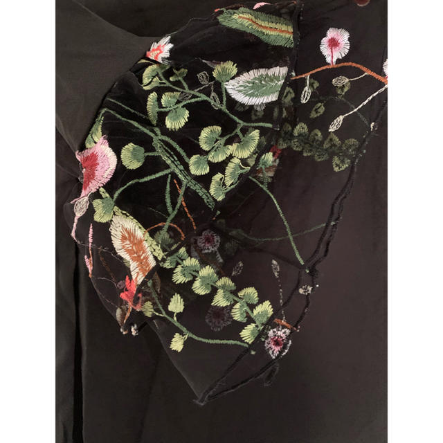 しまむら(シマムラ)の花柄　レース　ブラウス レディースのトップス(シャツ/ブラウス(半袖/袖なし))の商品写真
