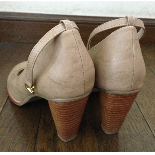 JEANASIS(ジーナシス)のスモーキーベージュパンプス レディースの靴/シューズ(ハイヒール/パンプス)の商品写真