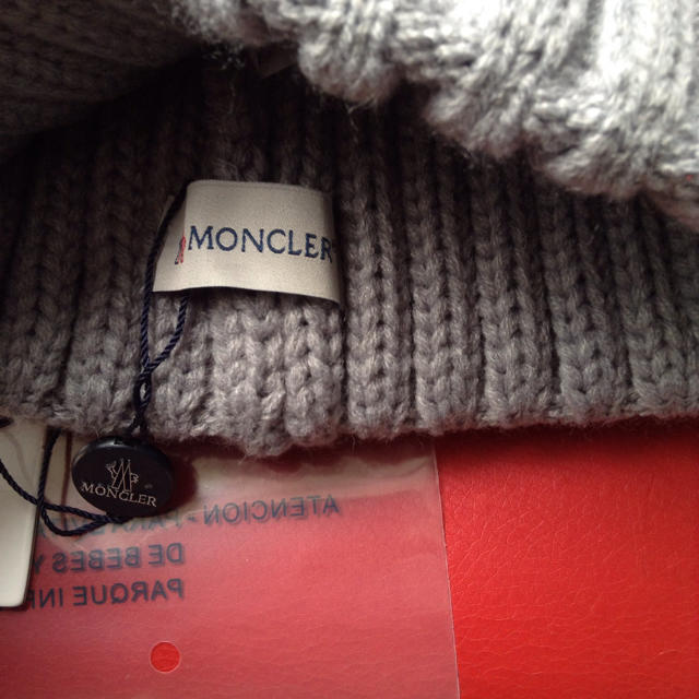 MONCLER(モンクレール)のニット 帽子 編み キャップ グレー レディースの帽子(キャップ)の商品写真