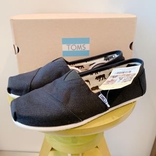 トムズ(TOMS)の☆★☆新品！タグ付き！TOM'Sトムスメンズclassicブラック8.5☆★☆(スリッポン/モカシン)