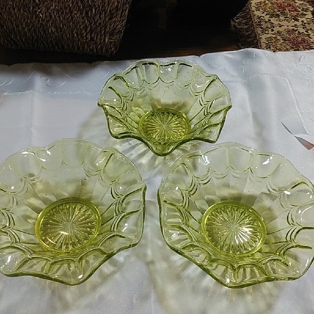 かき氷皿３枚　ウランガラス　フリル　アンティーク