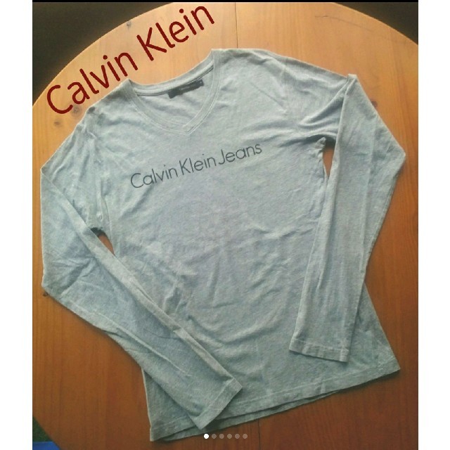 Calvin Klein(カルバンクライン)のCalvin Klein　状態良好　コットン100％　ユニセックス　レディース レディースのトップス(Tシャツ(長袖/七分))の商品写真