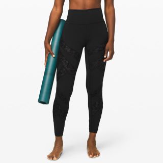 ルルレモン(lululemon)のルルレモン レギンス 黒 レース 新品(ヨガ)