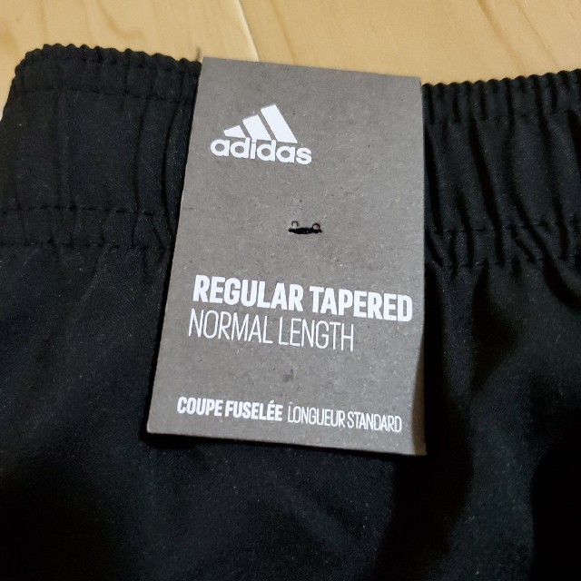 adidas(アディダス)のadidas STRIPES ウーブントラックスーツ パンツ 黒 サイズ O メンズのパンツ(ワークパンツ/カーゴパンツ)の商品写真