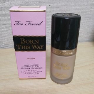 トゥフェイス(Too Faced)のトゥーフェイスド　ボーンディスウェイファンデーション　スワン　美品(ファンデーション)