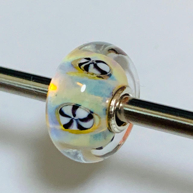 trollbeads トロールビーズ ミルキーオーロラユニーク