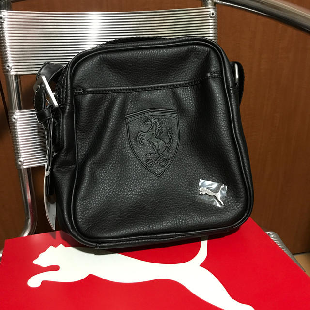 PUMA(プーマ)のお値下げ→ PUMA x Ferrari ショルダーバック メンズのバッグ(ショルダーバッグ)の商品写真