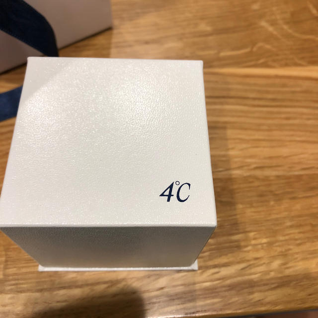 4℃(ヨンドシー)の4°C ピアス 日曜までお値下げ レディースのアクセサリー(ピアス)の商品写真