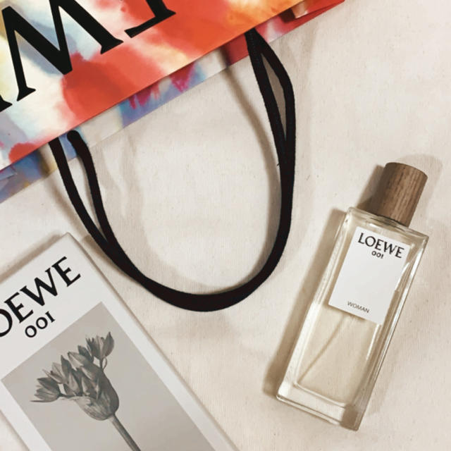 LOEWE(ロエベ)のロエベ  パルファン　ウーマン　50ml コスメ/美容の香水(香水(女性用))の商品写真