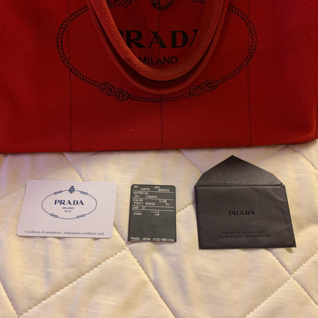 PRADA カナパ レッド