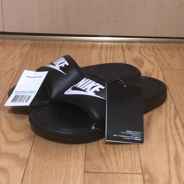 NIKE(ナイキ)のNIKE べナッシ サンダル ブラック 25cm レディースの靴/シューズ(サンダル)の商品写真