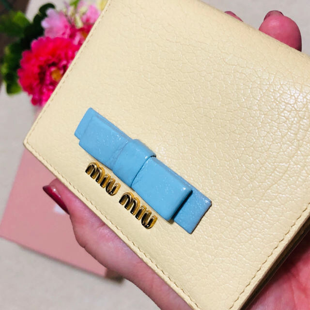 miumiu - 良品♡miumiu二つ折り財布♡マドラスバイカラーの通販 by ...