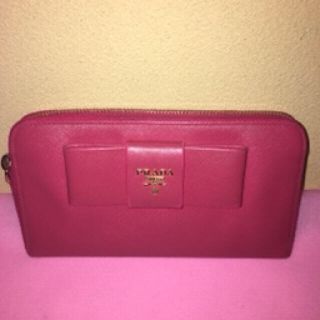 プラダ(PRADA)のプラダ　長財布　ラウンドファスナー　リボン(長財布)