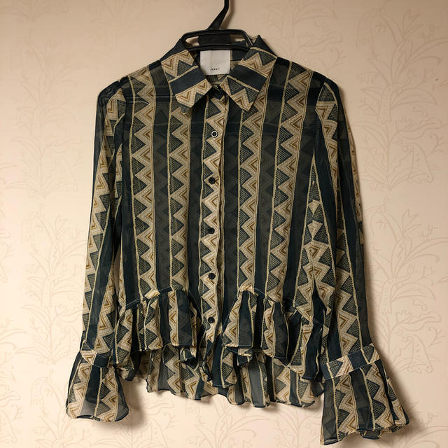 cawaii(カワイイ)のcawaii 幾何学模様のシャツ レディースのトップス(シャツ/ブラウス(長袖/七分))の商品写真