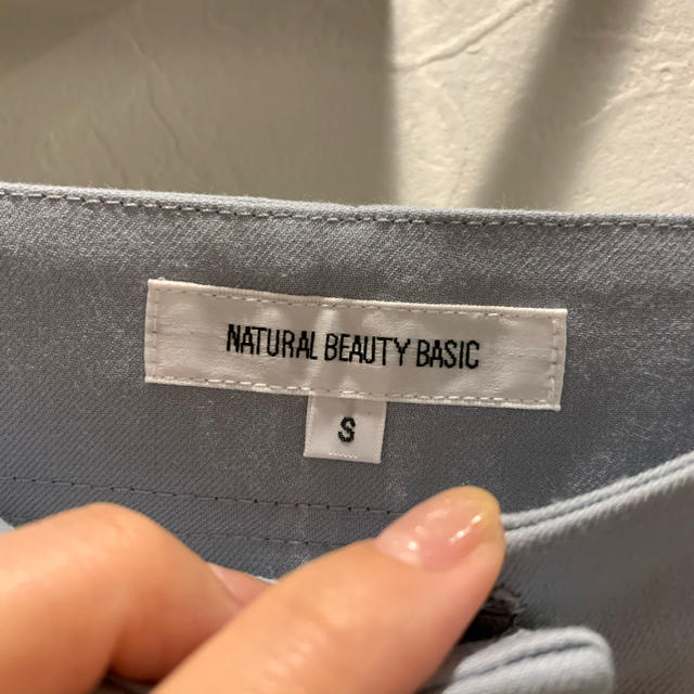 NATURAL BEAUTY BASIC(ナチュラルビューティーベーシック)の新品未使用タグ付き　パンツ レディースのパンツ(クロップドパンツ)の商品写真