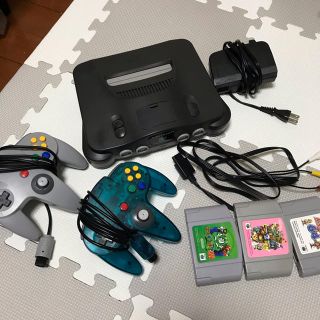 ニンテンドウ64(NINTENDO 64)の任天堂64(ブラック)本体&ソフト3本(家庭用ゲーム機本体)