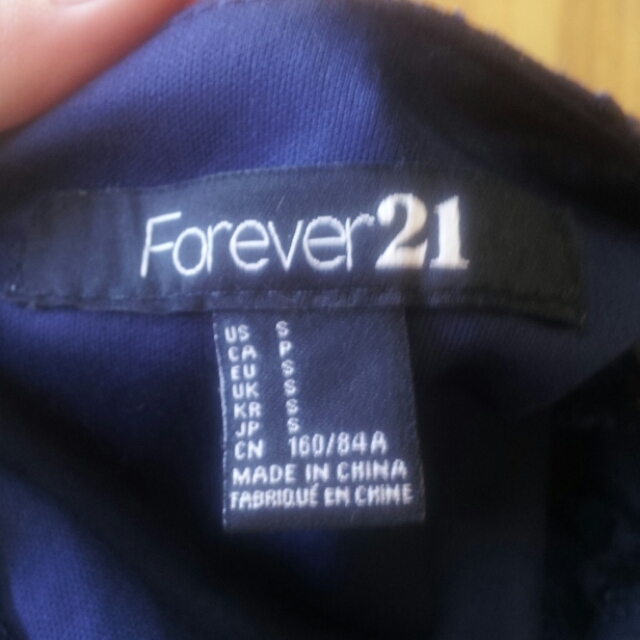 FOREVER 21(フォーエバートゥエンティーワン)のforever21レースぺプラムカットソ レディースのトップス(カットソー(長袖/七分))の商品写真