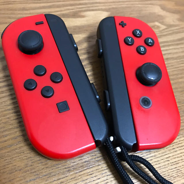 Nintendo Switch(ニンテンドースイッチ)のSwitch Joy-Con スーパーマリオオデッセイ レッド エンタメ/ホビーのゲームソフト/ゲーム機本体(家庭用ゲーム機本体)の商品写真