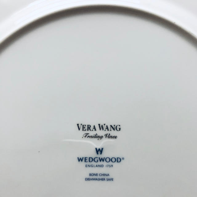 WEDGWOOD(ウェッジウッド)のウェッジウッド　ヴェラ・ヴォン　プレート27cm インテリア/住まい/日用品のキッチン/食器(食器)の商品写真