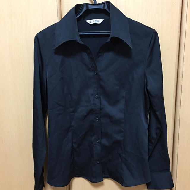 NOWHERE ブラック シャツ レディースのトップス(シャツ/ブラウス(長袖/七分))の商品写真