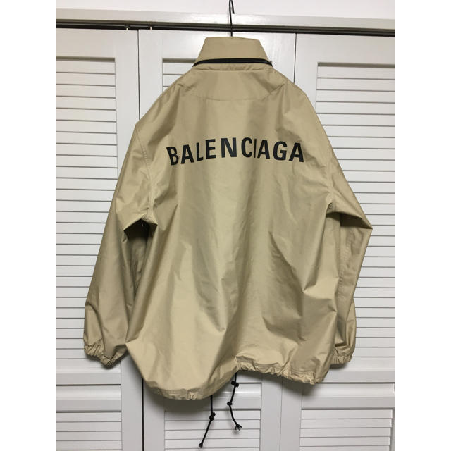 バレンシアガ　Balenciaga ロゴ入りウィンドブレーカー