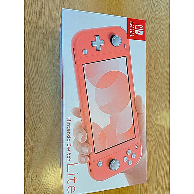 Nintendo Switch(ニンテンドースイッチ)のNintendo Switch NINTENDO SWITCH LITE コーラ エンタメ/ホビーのゲームソフト/ゲーム機本体(家庭用ゲーム機本体)の商品写真