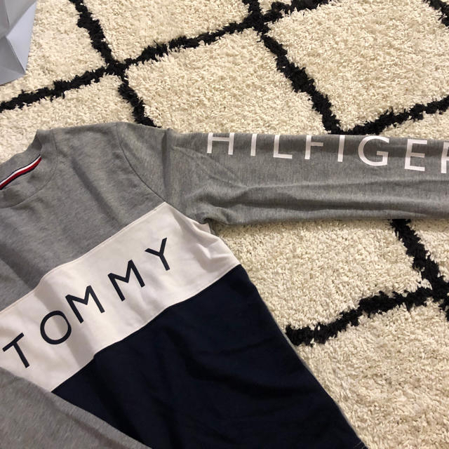 TOMMY HILFIGER(トミーヒルフィガー)のTOMMY HILFIGER トミーヒルフィガー ロングTシャツ メンズのトップス(Tシャツ/カットソー(七分/長袖))の商品写真