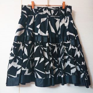 ザラ(ZARA)のZARA 花柄スカート ブラック(ひざ丈スカート)