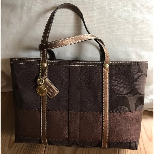 COACH(コーチ)の【未使用品】 COACH コーチ　小バッグ　ブラウン レディースのバッグ(ハンドバッグ)の商品写真