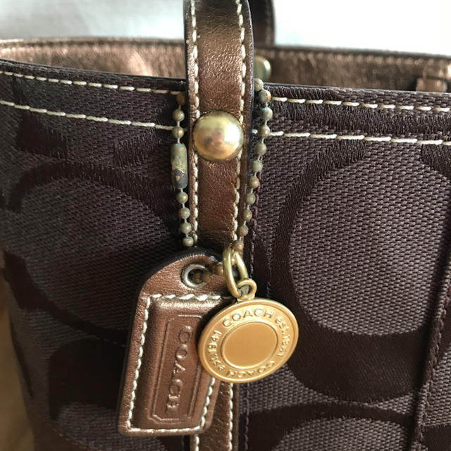 COACH(コーチ)の【未使用品】 COACH コーチ　小バッグ　ブラウン レディースのバッグ(ハンドバッグ)の商品写真