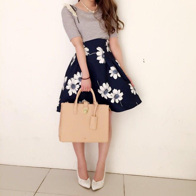 MIIA(ミーア)の泉りかコラボ☆花柄ハイウエストスカート レディースのスカート(ひざ丈スカート)の商品写真