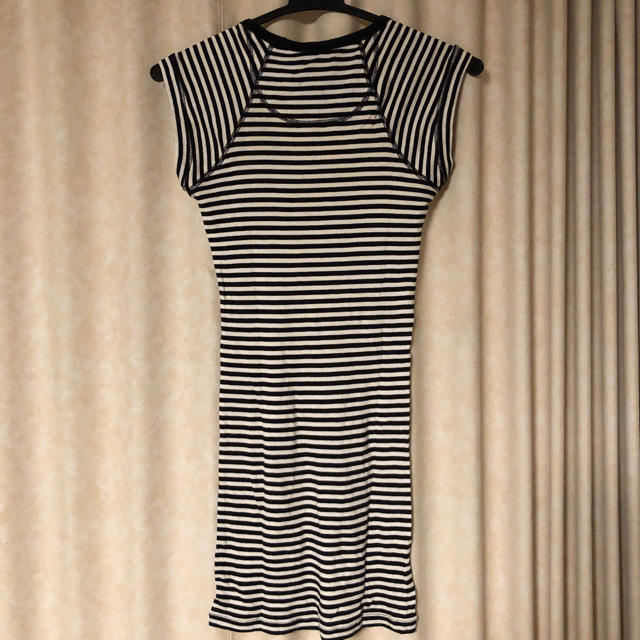 DURAS ambient(デュラスアンビエント)のボーダー　Tシャツ　タイト　チュニック　ワンピース　黒色 レディースのトップス(Tシャツ(半袖/袖なし))の商品写真