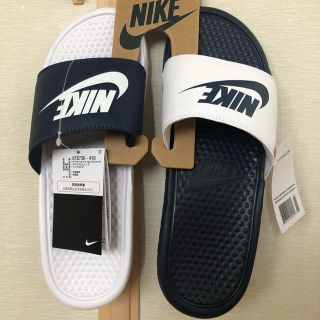 ナイキ(NIKE)のナイキ ベナッシ ミスマッチ 紺白 29cm 新品 送料込み NIKE(サンダル)