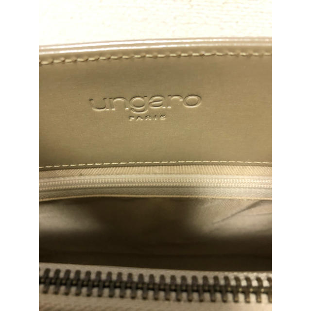 U by ungaro(ユーバイウンガロ)のウンガロ ungaro レザーバック ベージュ レディースのバッグ(ハンドバッグ)の商品写真