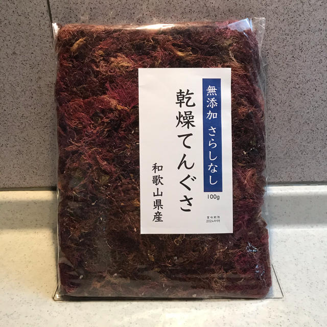 yuu様専用 乾燥 テングサ さらしなし 100g 自然食品 天然 食品/飲料/酒の加工食品(乾物)の商品写真