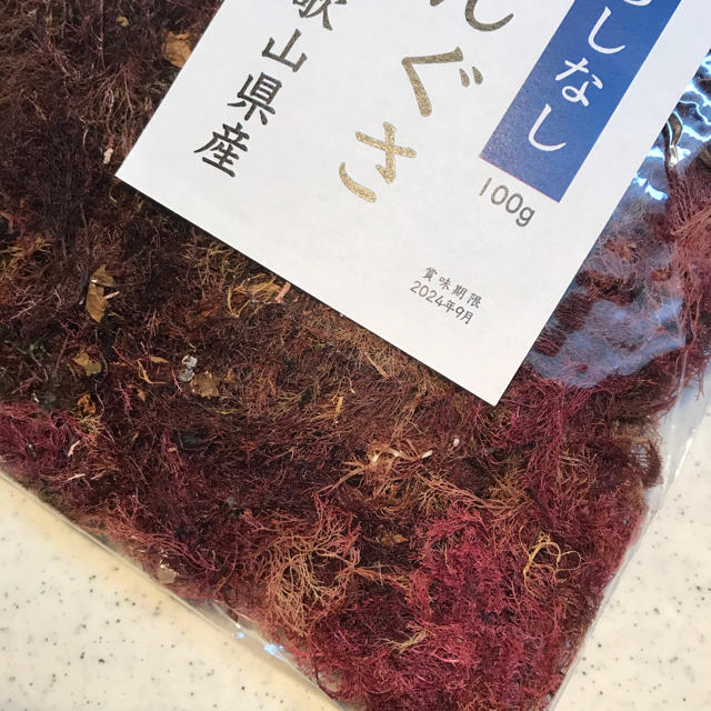 yuu様専用 乾燥 テングサ さらしなし 100g 自然食品 天然 食品/飲料/酒の加工食品(乾物)の商品写真